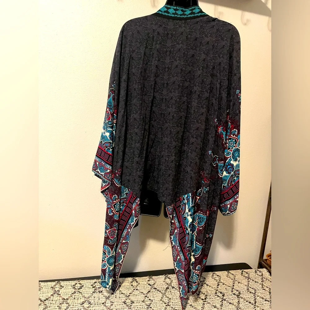 Forever 21 women’s kimono multicolored pattern, cover-up, size L.